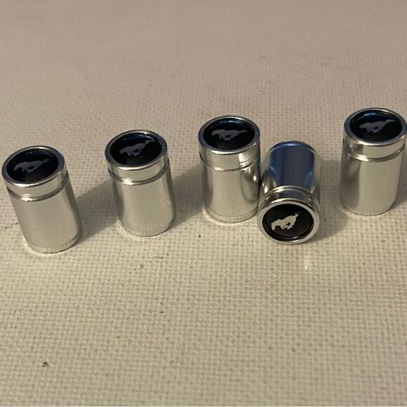 Mustang Logo valve Stem caps in Silver set of 5 NWT - Picture 2 of 5